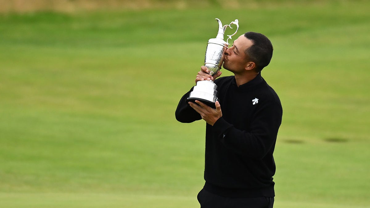 Xander Schauffele kisses The Open trophy