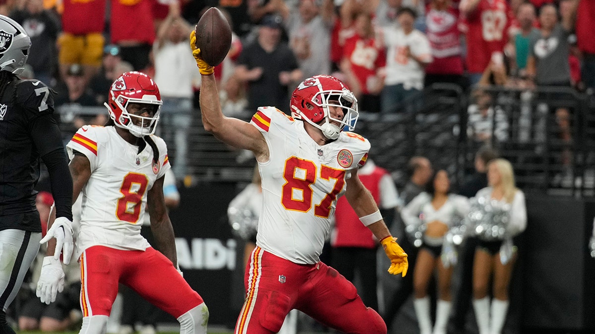 Travis Kelce celebrates