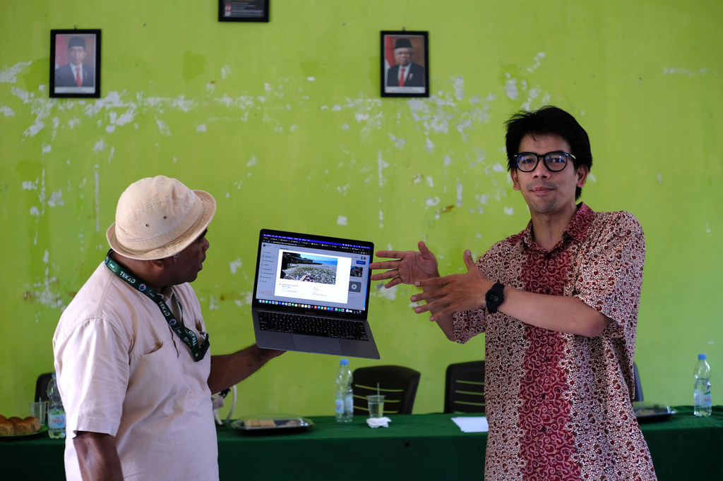 Village leaders in Indonesia testing STRIVE, a UNDP-backed AI tool.