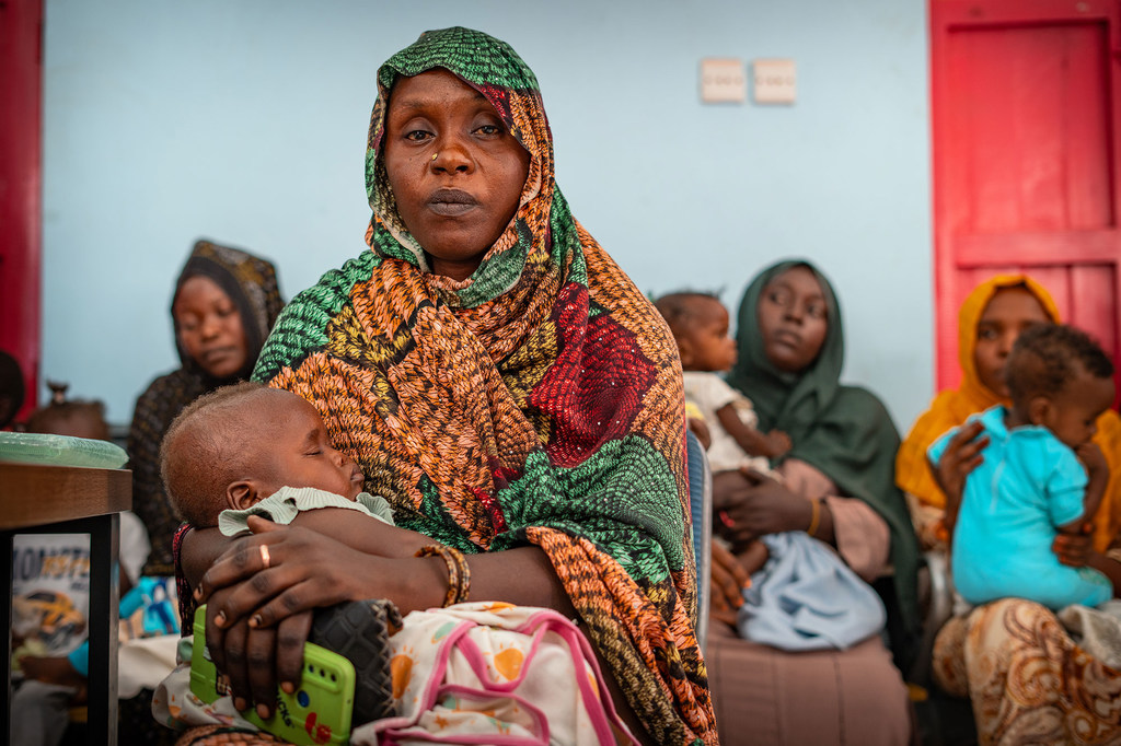 Sudan. Sara and her mother Mary at the WFP-supported health centre in the Philippe neighbourhood in Port Sudan