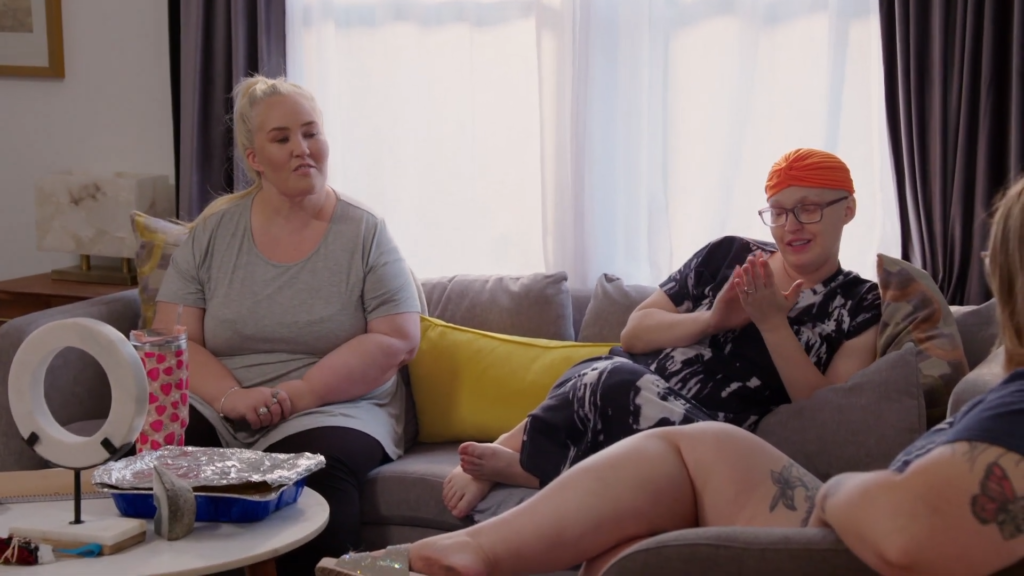 Mama June Shannon, Anna Cardwell, and Lauryn Shannon sit and talk.