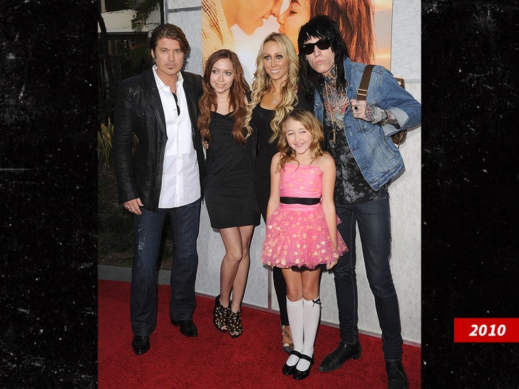 Billy Ray Cyrus, Brandi Cyrus, Tish Cyrus, Noah Lindsey Cyrus, and Trace Cyrus getty