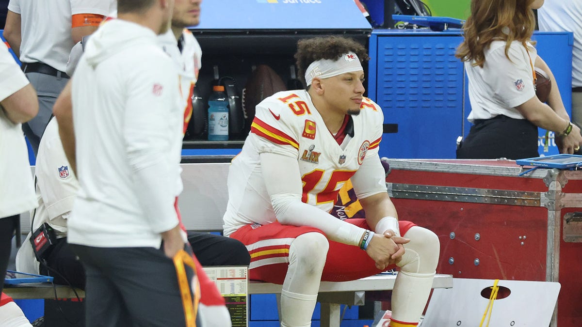 Patrick Mahomes on bench