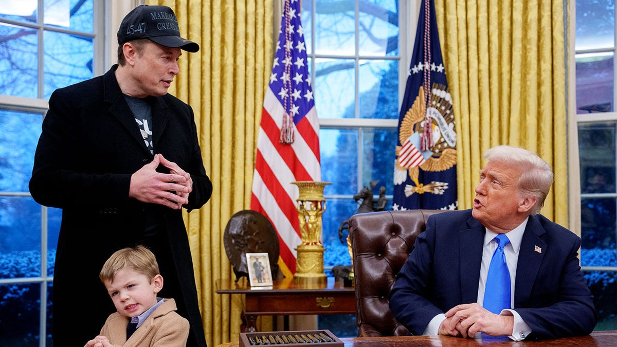 Musk, his son and Trump in Oval Office