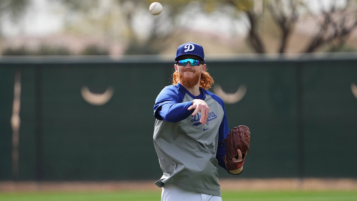 Dustin May throws