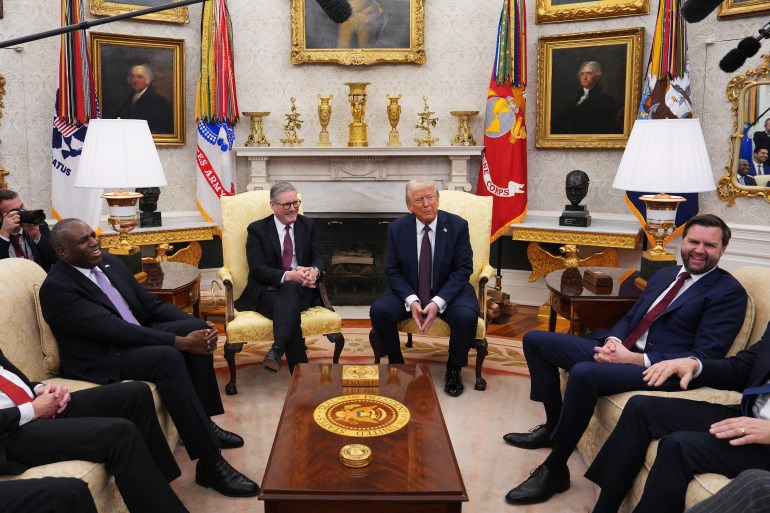 The press surround Keir Starmer, Donald Trump and other officials in the Oval Office.