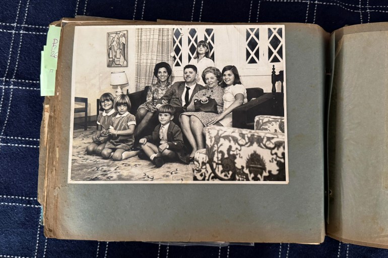 A black-and-white photo of the family of Rubens and Eunice Paiva