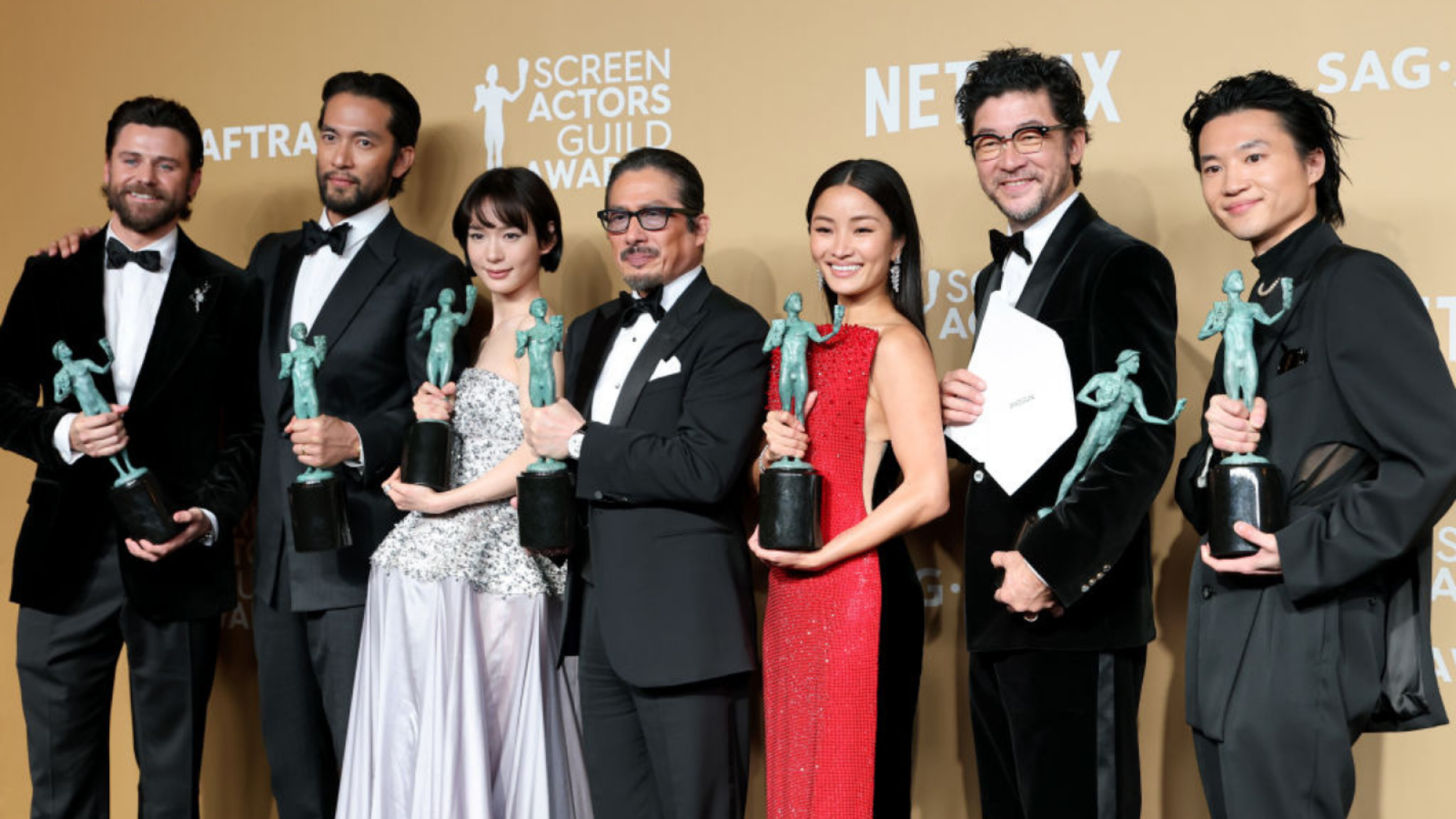 (L-R) Tommy Bastow, Shinnosuke Abe, Moeka Hoshi, Hiroyuki Sanada, Anna Sawai, Tadanobu Asano and Hiroto Kanai, winners of Outstanding Performance by an Ensemble in a Drama Series for 