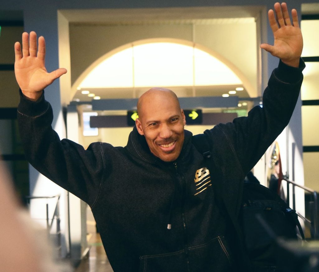 US entrepreneur LaVar Ball waves upon his arrival with his sons at Vilnius airport in Lithuania, on January 3, 2018, as the two teenagers arrive in the country to make their basketball pro career debut in the Lithuanian Vytautas club.