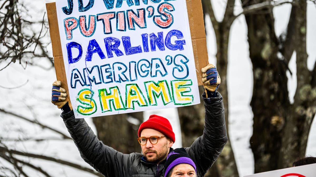 Protestiers demonstrating against Vance in Vermont