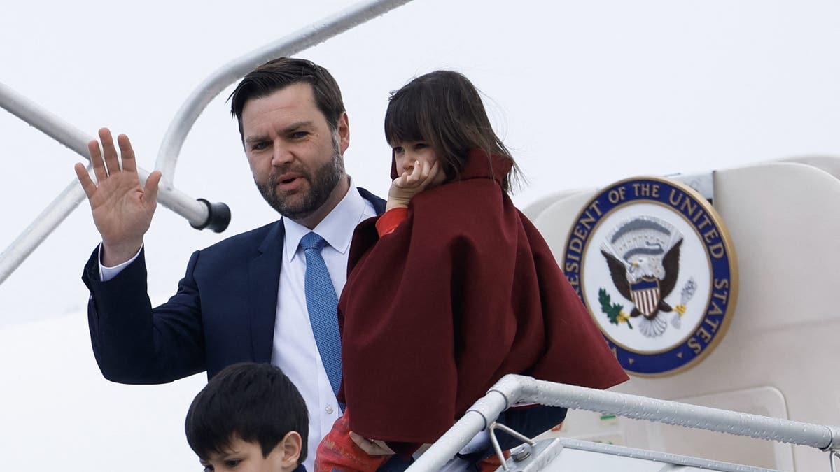 JD Vance with his daughter and son