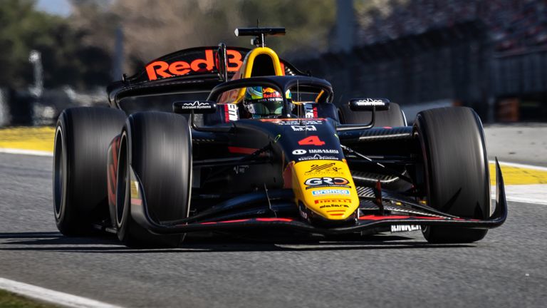 Arvid Lindblad in F2 pre-season testing (Credit: Red Bull Content Pool)