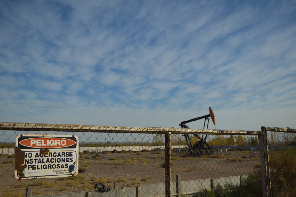 A pumpjack in Vaca Muerta, the unconventional oil and gas field that has been the foundation of Argentina's significant hydrocarbon production growth in recent years. Credit: Courtesy of FARN 