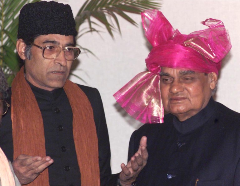 A Moslem priest (L) prays near Indian Prime Minister Atal Behari Vajpayee during an Iftar party hosted by Vajpayee inconjunction with the holy fasting month of Ramadan in New Delhi January 4. Vajpayee on Monday accused neighbouring Pakistan of being behind the year-end hijacking of an Indian plane.