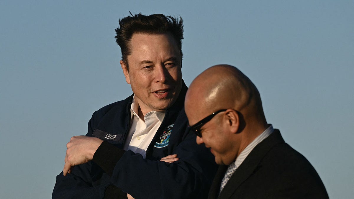 Elon Musk en route to join Trump at his golf club in Bedminster, New Jersey