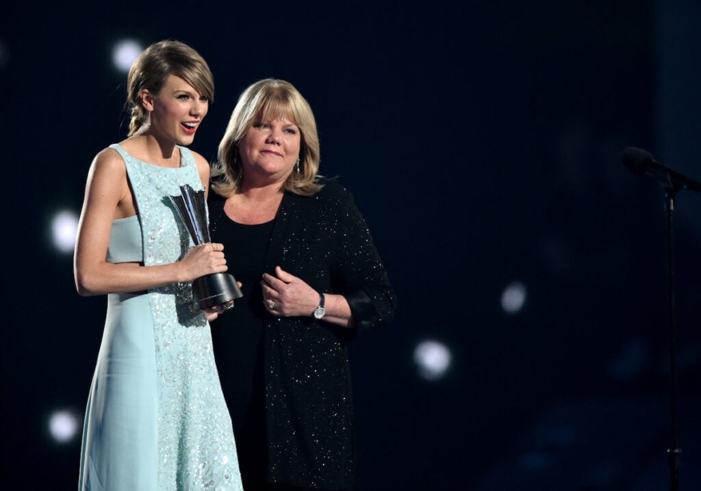 Taylor Swift with her mom, Andrea.